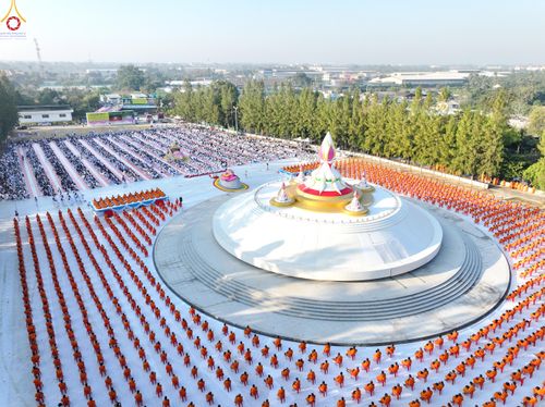 ภาพ No.292408:วันที่ 11 มกราคม พ.ศ. 2569 พิธีตักบาตรพระธรรมยาตรา ณ อนุสรณ์สถานคลองบางนางแท่น อ.สามพราน จ.นครปฐม ในโครงการธรรมยาตรา กตัญญูบูชา มหาปูชนียาจารย์ พระมงคลเทพมุนี(สด จนฺทสโร) พระผู้ปราบมาร อนุสรณ์สถาน 7 แห่ง ปีที่ 14