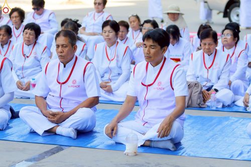 ภาพ No.295969:ภาพเบื้องหลังอาสาสมัครรวมใจ ชุดที่ 1 ในโครงการธรรมยาตรา กตัญญูบูชา มหาปูชนียาจารย์ พระมงคลเทพมุนี(สด จนฺทสโร) พระผู้ปราบมาร อนุสรณ์สถาน 7 แห่ง ปีที่ 14