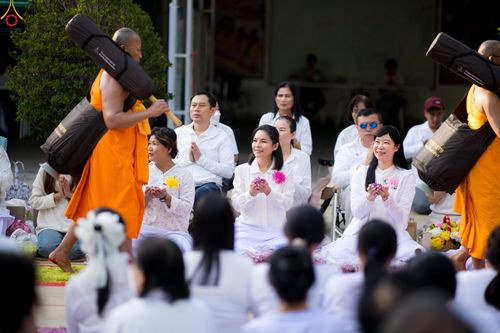 ภาพ No.287493:วันที่ 3 มกราคม พ.ศ. 2569 พิธีต้อนรับพระธรรมยาตรา ในโครงการธรรมยาตรา กตัญญูบูชา มหาปูชนียาจารย์ พระมงคลเทพมุนี(สด จนฺทสโร) พระผู้ปราบมาร อนุสรณ์สถาน 7 แห่ง ปีที่ 14 ณ อนุสรณ์สถานมหาวิหารพระมงคลเทพมุนี (โลตัสแลนด์) อ.สองพี่น้อง จ.สุพรรณบุรี