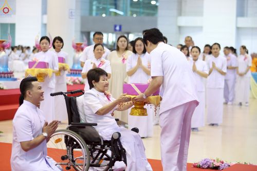 ภาพ No.240919:วันพุธที่ 27 สิงหาคม พ.ศ. 2568 พิธีทอดผ้าป่าเพื่อสร้างอาคาร  82 ปี หลวงพ่อธัมมชโย สมทบกฐินวัดพระธรรมกาย และกฐิน 30,000 วัดทั่วประเทศ ครั้งที่ 1