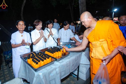 ภาพ No.167929:พิธีทอดกฐิน และ พิธีกรานกฐิน ในวันอาทิตย์ที่ 3 พฤศจิกายน พ.ศ. 2567 ณ วัดพระธรรมกาย จ.ปทุมธานี