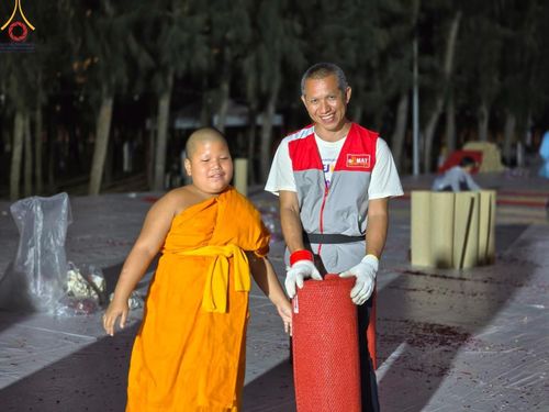 ภาพ No.191630:V.49 สารพัดV สารพัดดี ที่ธรรมยาตรา ในโครงการธรรมยาตรา กตัญญูบูชา มหาปูชนียาจารย์ พระมงคลเทพมุนี(สด จนฺทสโร) พระผู้ปราบมาร อนุสรณ์สถาน 7 แห่ง ปีที่ 13 ระหว่างวันที่ 2-31 มกราคม พ.ศ. 2568