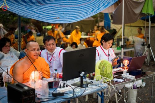 ภาพ No.117178:V.16 เป็นทีม การเตรียมงาน เก็บงาน การรับบุญของเจ้าหน้าที่หน่วยงานต่างๆ เพื่อโครงการธรรมยาตรา กตัญญูบูชามหาปูชนียาจารย์ พระมงคลเทพมุนี (สด จนฺทสโร) พระผู้ปราบมาร อนุสรณ์สถาน 7 แห่ง ปีที่ 12 ระหว่างวันที่ 2 - 31 มกราคม พ.ศ. 2567