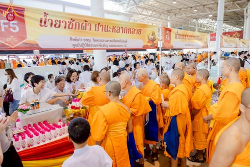 ภาพ No.273088:วันอาทิตย์ที่ 23 พฤศจิกายน พ.ศ.2568 พิธีมุทิตาสักการะ พระมหาเถระและพระเถระ ประจำปีพุทธศักราช 2568 ณ ห้องแก้วสารพัดนึก 2 สภาธรรมกายสากล  วัดพระธรรมกาย