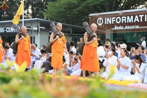 ภาพ No.120242:พิธีต้อนรับพระธรรมยาตรา ในโครงการธรรมยาตรา กตัญญูบูชา มหาปูชนียาจารย์ พระมงคลเทพมุนี(สด จนฺทสโร) พระผู้ปราบมาร อนุสรณ์สถาน 7 แห่ง ปีที่ 12 วันที่ 28 มกราคม พ.ศ. 2567 ณ วัดพระธรรมกาย จ.ปทุมธานี