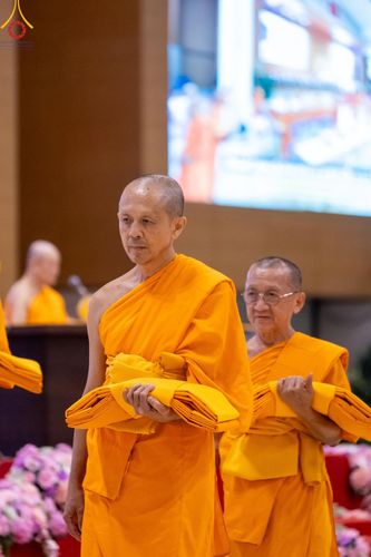ภาพ No.160350:พิธีทอดผ้าป่าสมทบกฐินวัดพระธรรมกาย และสมทบกฐิน 30,000 วัดทั่วไทย ครั้งที่ 3 ณ สภาธรรมกายสากล วัดพระธรรมกาย วันพฤหัสบดีที่ 10 ตุลาคม พ.ศ. 2567