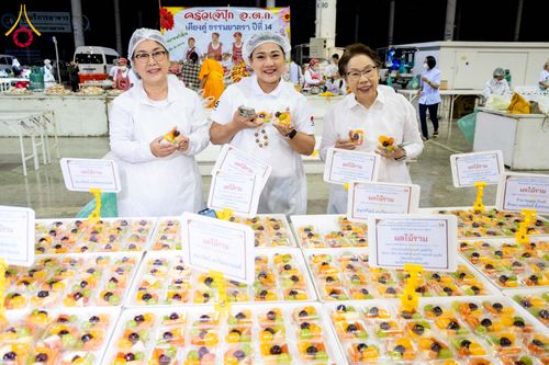 ภาพ No.303453:วันที่ 27 มกราคม พ.ศ. 2569 พิธีถวายภัตตาหารเป็นสังฆทาน แด่พระธรรมยาตรา ณ วัดพระธรรมกาย  จังหวัดปทุมธานี ในโครงการธรรมยาตรา กตัญญูบูชา มหาปูชนียาจารย์ พระมงคลเทพมุนี(สด จนฺทสโร) พระผู้ปราบมาร อนุสรณ์สถาน 7 แห่ง ปีที่ 14