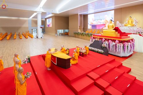 ภาพ No.84722:พิธีบรรจุพระบรมสารีริกธาตุภายในเกตุดอกบัวตูม องค์พระประธาน ณ ห้องแก้วสารพัดนึก 2 วัดพระธรรมกาย ในวันอาสาฬหบูชา อังคารที่ 1 สิงหาคม พ.ศ.2566