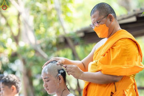 ภาพ No.79272:พิธีตัดปอยผม พิธีขอขมา มอบบาตร-ผ้าไตรนาคธรรมทายาท ในโครงการบรรพชาฟื้นฟูพระพุทธศาสนาทั่วไทย ณ ศูนย์อบรมเยาวชนนครปฐม วันเสาร์ที่ 1 เมษายน พ.ศ.2566