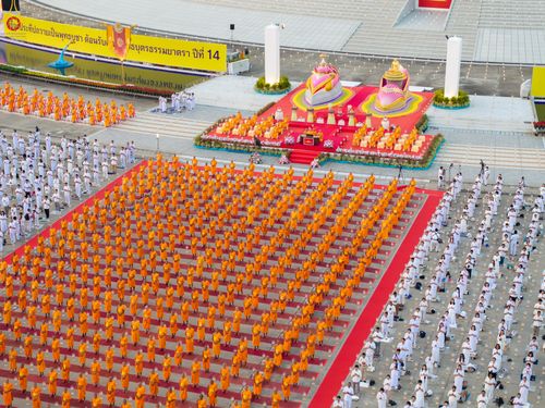 ภาพ No.307491:วันที่ 31 มกราคม พ.ศ. 2569 พิธีจุดประทีปธรรมถวายเป็นพุทธบูชา  และบูชาธรรมมหาปูชนียาจารย์ (ภาพชุดที่ 2) ณ วัดพระธรรมกาย ปทุมธานี ในโครงการธรรมยาตรา กตัญญูบูชา มหาปูชนียาจารย์ พระมงคลเทพมุนี(สด จนฺทสโร) พระผู้ปราบมาร อนุสรณ์สถาน 7 แห่ง ปีที่ 14