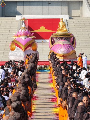 ภาพ No.306037:วันที่ 25 มกราคม พ.ศ. 2569 พิธีต้อนรับพระธรรมยาตรา วัดพระธรรมกาย(ภาพชุดที่ 4) ในโครงการธรรมยาตรา กตัญญูบูชา มหาปูชนียาจารย์ พระมงคลเทพมุนี(สด จนฺทสโร) พระผู้ปราบมาร อนุสรณ์สถาน 7 แห่ง ปีที่ 14
