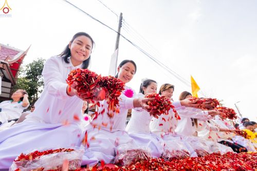 ภาพ No.295019:วันที่ 14 มกราคม พ.ศ. 2569 พิธีต้อนรับพระธรรมยาตรา อนุสรณ์สถานลำดับที่ 4  สถานที่เกิดด้วยกายธรรม ณ วัดโบสถ์บน ต.บางคูเวียง จ.นนทบุรี ในโครงการธรรมยาตรา กตัญญูบูชา มหาปูชนียาจารย์ พระมงคลเทพมุนี(สด จนฺทสโร) พระผู้ปราบมาร อนุสรณ์สถาน 7 แห่ง ปีที่ 14