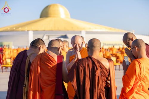 ภาพ No.285307:วันจันทร์ที่ 15 ธันวาคม พ.ศ.2568  บันทึกภาพหมู่ประวัติศาสตร์ โครงการบรรพชาอุปสมบทหมู่  รุ่นบูชาธรรมมหาปูชนียาจารย์ ประจำปี 2568 ณ ลานธรรมมหาธรรมกายเจดีย์ วัดพระธรรมกาย