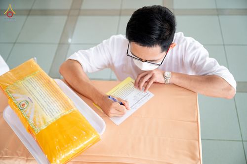 ภาพ No.90528:พิธีบุพเปตพลี  ครั้งที่ 141 ร่วมอุทิศบุญแด่หมู่ญาติที่ล่วงลับไปแล้ว และสืบทอดอายุพระพุทธศาสนา วันพฤหัสบดีที่ 14 ตุลาคม พ.ศ.2566 วันพระแรม 15 ค่ำ เดือน 10 ณ หอฉันคุณยายอาจารย์ฯ วัดพระธรรมกาย