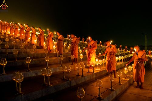 ภาพ No.90261:พิธีจุดประทีป 20,000 ดวง บูชาพระมหาธรรมกายเจดีย์ และบูชาพระมงคลเทพมุนี(สด จนฺทสโร) พระผู้ปราบมาร วันอังคารที่ 10 ตุลาคม พ.ศ. 2566 ณ ลานธรรมพระมหาธรรมกายเจดีย์ วัดพระธรรมกาย จ.ปทุมธานี