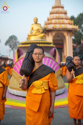 ภาพ No.297346:วันที่ 15 มกราคม พ.ศ.2569 พระธรรมยาตราปฏิบัติธรรมและถ่ายภาพหมู่ประวัติศาสตร์ อนุสรณ์สถานลำดับที่ 4 สถานที่เกิดด้วยกายธรรม  ณ วัดโบสถ์บน ต.บางคูเวียง จ.นนทบุรี ในโครงการธรรมยาตรา กตัญญูบูชา มหาปูชนียาจารย์ พระมงคลเทพมุนี(สด จนฺทสโร) พระผู้ปราบมาร อนุสรณ์ส