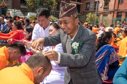 ภาพ No.77581:พิธีตัดปอยผมและปลงผมนาคธรรมทายาท ในโครงการบรรพชาสามเณรหมู่ ประเทศเนปาล วันที่ 11 มีนาคม พ.ศ.2566