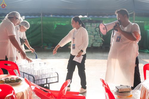 ภาพ No.325787:วันที่ 22 เมษายน พ.ศ.2569(วันคุ้มครองโลก) งานถวายมหาสังฆทาน 40,000 กว่าวัดทั่วประเทศ เจ้าหน้าที่ สาธุชน ร่วมใจจัดเตรียมภัตตาหารเพล (ชุด 2)