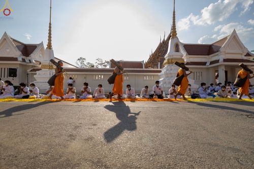 ภาพ No.72277:พิธีต้อนรับพระธรรมยาตรา ในโครงการธรรมยาตรากตัญญูบูชา มหาปูชนียาจารย์ พระมงคลเทพมุนี(สด จนฺทสโร) พระผู้ปราบมาร อนุสรณ์สถาน 7 แห่ง ปีที่ 11 วันที่ 18 มกราคม พ.ศ. 2566 ณ อนุสรณ์สถานลำดับที่ 4 สถานที่เกิดด้วยกายธรรม วัดโบสถ์ (บน) บางคูเวียง อ.บางกรวย จ.นนทบุ