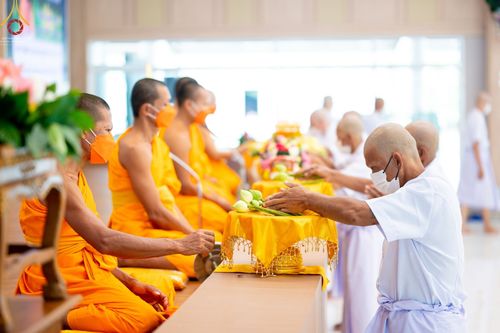 ภาพ No.65601:พิธีปลงผม และพิธีขอขมามอบผ้าไตร นาคธรรมทายาท ในโครงการอุปสมบทบูชาธรรม มหาปูชนียาจารย์ประจำปี 2565 ณ ศูนย์ปฏิบัติธรรมภาคใต้ บางกล่ำ จ.สงขลา วันที่ 19 พฤศจิกายน พ.ศ. 2565