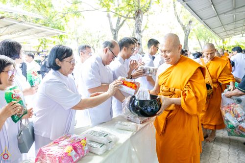 ภาพ No.335951:วันพุธที่ 17 มิถุนายน พ.ศ.2569 พิธีบำเพ็ญกุศลทักษิณานุปทานสัตตมวาร (ครบ 7 วัน) อุทิศถวายพระกุศล แด่สมเด็จพระเจ้าลูกเธอ เจ้าฟ้ากรมหลวงราชสาริณีสิริพัชร มหาวัชรราชธิดา ณ วัดพระธรรมกาย จังหวัดปทุมธานี