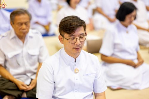 ภาพ No.311682:วันอาทิตย์ต้นเดือนที่ 1 มีนาคม พ.ศ.2569 สัมมนาพิเศษ พิธีมอบรูปหล่อโลหะหลวงปู่วัดปากน้ำ พระมงคลเทพมุนี พิธีมุทิตาสักการะในโอกาสพระครูปลัดรัตนวีรวัฒน์(รังสฤษดิ์ อิทธิจินฺตโก) เจ้าอาวาสวัดพระธรรมกาย  ดำรงตำแหน่งเป็น “ที่ปรึกษาเจ้าคณะจังหวัดปทุมธานี”  ณ ห้อง