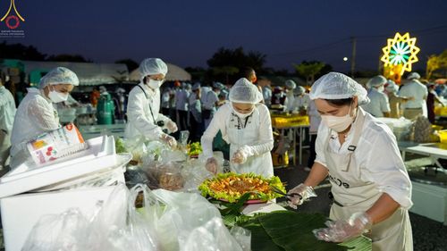 ภาพ No.72568:พิธีถวายภัตตาหารเป็นสังฆทาน แด่คณะพระธรรมยาตราฯ ในโครงการธรรมยาตรากตัญญูบูชา มหาปูชนียาจารย์ พระมงคลเทพมุนี(สด จนฺทสโร) พระผู้ปราบมาร อนุสรณ์สถาน 7 แห่ง ปีที่ 11 วันที่ 19 มกราคม พ.ศ. 2566