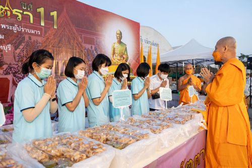 ภาพ No.72927:พิธีถวายภัตตาหารเป็นสังฆทาน แด่คณะพระธรรมยาตราฯ ในโครงการธรรมยาตรากตัญญูบูชา มหาปูชนียาจารย์ พระมงคลเทพมุนี(สด จนฺทสโร) พระผู้ปราบมาร อนุสรณ์สถาน 7 แห่ง ปีที่ 11 วันที่ 20 มกราคม พ.ศ. 2566