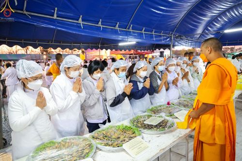 ภาพ No.74626:พิธีถวายภัตตาหารเป็นสังฆทาน แด่คณะพระธรรมยาตราฯ ในโครงการธรรมยาตรากตัญญูบูชา มหาปูชนียาจารย์ พระมงคลเทพมุนี(สด จนฺทสโร) พระผู้ปราบมาร อนุสรณ์สถาน 7 แห่ง ปีที่ 11 วันที่ 28 มกราคม พ.ศ. 2566