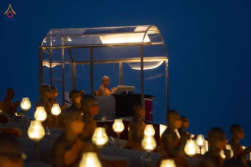 ภาพ No.81793:พิธีจุดวิสาขประทีปและเวียนประทักษิณ เนื่องในวันวิสาขบูชา วันเสาร์ที่ 3 มิถุนายน 2566 ณ ลานธรรมพระมหาธรรมกายเจดีย์ วัดพระธรรมกาย จ.ปทุมธานี