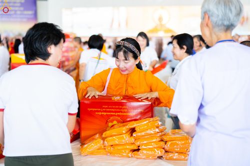 ภาพ No.322138:วันที่ 14 เมษายน พ.ศ.2569 การเตรียมกล่องไทยธรรม วันสุดท้าย เพื่องานถวายมหาสังฆทาน 40,000 กว่าวัดทั่วประเทศ วันคุ้มครองโลก 22 เมษายน พ.ศ.2569 วัดพระธรรมกาย