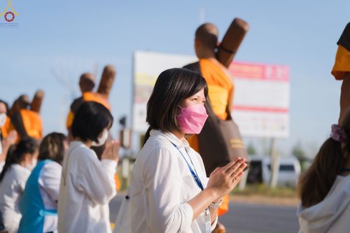 ภาพ No.70855:พิธีต้อนรับพระธรรมยาตรา ในโครงการธรรมยาตรากตัญญูบูชา มหาปูชนียาจารย์ พระมงคลเทพมุนี(สด จนฺทสโร) พระผู้ปราบมาร อนุสรณ์สถาน 7 แห่ง ปีที่ 11 วันที่ 14 มกราคม พ.ศ. 2566 ณ อนุสรณ์สถานลำดับที่ 3 สถานที่เกิดในเพศสมณะ วัดสองพี่น้อง อ.สองพี่น้อง จ.สุพรรณบุรี