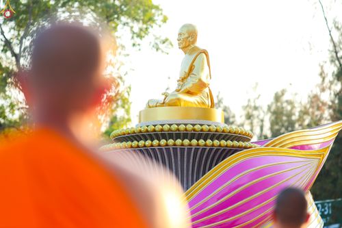 ภาพ No.281626:วันที่ 24 ธันวาคม พ.ศ.2568 พระธรรมยาตรา ปฏิบัติธรรม และถ่ายภาพหมู่ประวัติศาสตร์ ณ ลานหน้ามหาวิหารพระมงคลเทพมุนีฯ วัดพระธรรมกาย