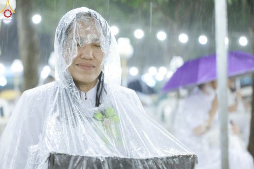 ภาพ No.89263:พิธีประดิษฐานรูปหล่อทองคำ  คุณยายอาจารย์มหารัตนอุบาสิกาจันทร์ ขนนกยูง ภายในมหาวิหารคุณยายอาจารย์ฯ เนื่องในวันครูผู้ค้นพบวิชชาธรรมกาย วันศุกร์ที่ 29 กันยายน พ.ศ. 2566 ณ วัดพระธรรมกาย จ.ปทุมธานี