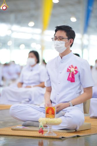 ภาพ No.83654:พิธีวางแผ่นจารึกชื่อและพิธีวางพวงมาลัยสักการะพระประธาน วันอาทิตย์ที่ 16 กรกฎาคม พ.ศ. 2566 ณ รัตนบัลลังก์ สภาธรรมกายสากล วัดพระธรรมกาย