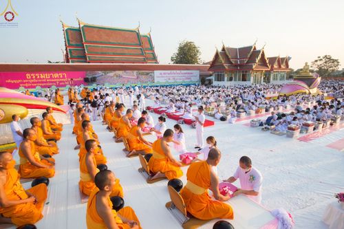 ภาพ No.72018:พิธีตักบาตรพระธรรมยาตราฯ ในโครงการธรรมยาตรากตัญญูบูชา มหาปูชนียาจารย์ พระมงคลเทพมุนี(สด จนฺทสโร) พระผู้ปราบมาร ปีที่ 11 ณ อนุสรณ์สถานลำดับที่ 3 สถานที่เกิดใหม่ในเพศสมณะ วัดสองพี่น้อง อ.สองพี่น้อง จ.สุพรรณบุรี วันที่ 18 มกราคม พ.ศ. 2566
