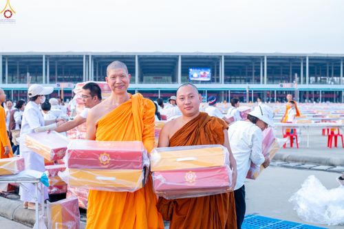 ภาพ No.323111:วันที่ 19 เมษายน พ.ศ.2569 การเรียงกล่องไทยธรรม , เตรียมงานจราจร เพื่องานถวายมหาสังฆทาน 40,000 กว่าวัดทั่วประเทศ วันคุ้มครองโลก 22 เมษายน พ.ศ.2569 วัดพระธรรมกาย