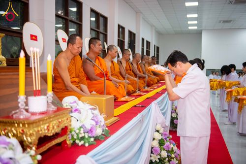 ภาพ No.316125:วันศุกร์ที่ 27 มีนาคม พ.ศ. 2569 พิธีบำเพ็ญกุศล คุณพ่อณรงค์ จินตมากุล  สิริอายุ 99 ปี 11 เดือน โยมบิดา พระครูปลัดรัตนวีรวัฒน์ (รังสฤษดิ์ อิทฺธิจินตโก) ที่ปรึกษาเจ้าคณะจังหวัดปทุมธานี เจ้าอาวาสวัดพระธรรมกาย  ณ ห้องปลูกศรัทธา 2 วัดพระธรรมกาย ปทุมธานี