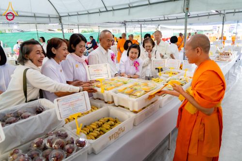 ภาพ No.289955:วันที่ 8 มกราคม พ.ศ. 2569 พิธีถวายภัตตาหารเป็นสังฆทาน แด่พระธรรมยาตรา ณ อนุสรณ์สถานคลองบางนางแท่น อ.สามพราน จ.นครปฐม ในโครงการธรรมยาตรา กตัญญูบูชา มหาปูชนียาจารย์ พระมงคลเทพมุนี(สด จนฺทสโร) พระผู้ปราบมาร อนุสรณ์สถาน 7 แห่ง ปีที่ 14