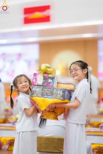 ภาพ No.145414:พิธีถวายผ้าอาบน้ำฝนและประทีปโคมไฟ ณ สภาธรรมกายสากล วัดพระธรรมกาย วันเสาร์ที่ 20 กรกฎาคม พ.ศ. 2567