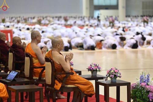 ภาพ No.207412:พิธีตักบาตร และปฏิบัติธรรมช่วงสาย ในวันมาฆบูชา วันพุธที่ 12 กุมภาพันธ์ พ.ศ. 2568 ณ วัดพระธรรมกาย จังหวัดปทุมธานี