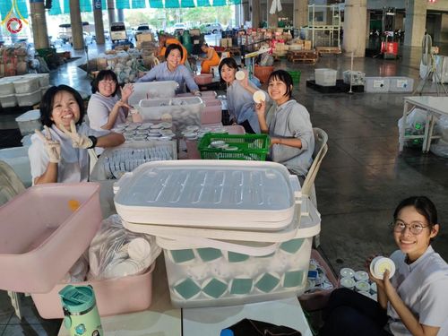 ภาพ No.58404:V.41 เทหมดใจ  ลุยต่อไป ร้อยซาวปี การเตรียมงาน การปฏิบัติงาน และการเก็บงาน ของเจ้าหน้าที่หน่วยงานต่างๆ เพื่อพิธีฉลองอายุวัฒนมงคล 80 ปี หลวงพ่อธัมมชโย และรับถวายมหาสังฆทาน 10,000 กว่าวัดทั่วประเทศ ในวันคุ้มครองโลก จันทร์ที่ 22 เมษายน พ.ศ. 2567