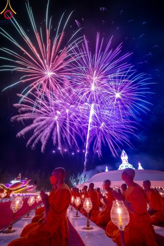 ภาพ No.109753:พิธีจุดประทีปถวายเป็นพุทธบูชา และบูชาธรรมมหาปูชนียาจารย์ วันที่ 10 มกราคม พ.ศ. 2567 ณ อนุสรณ์สถานคลองบางนางแท่น อ.สามพราน จ.นครปฐม