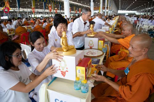 ภาพ No.60123:พิธีเจริญพระพุทธมนต์ "ฉลองอายุวัฒนมงคล 80 ปี หลวงพ่อธัมมชโย" พิธีถวายไทยธรรม คณะสงฆ์ 10,000 กว่าวัดทั่วประเทศ ในวันคุ้มครองโลก วันจันทร์ที่ 22 เมษายน พ.ศ. 2567 ณ สภาธรรมกายสากล วัดพระธรรมกาย จ.ปทุมธานี