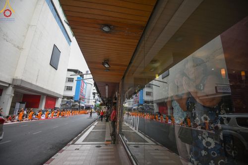 ภาพ No.128376:พิธีอัญเชิญพระบรมสารีริกธาตุ " ใจกลางเมืองนครหาดใหญ่ " เพื่อประดิษฐาน ณ มหารัตนเจดีย์สิริปทุมสวรรค์ (เจดีย์อริยพุทธะ 5 พระองค์) ศูนย์ปฏิบัติธรรมภาคใต้ อ.บางกล่ำ จ.สงขลา  วันที่ 9 มีนาคม พ.ศ.2567 (ชุดที่ 1)