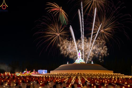 ภาพ No.192815:พิธีจุดประทีปถวายเป็นพุทธบูชา และบูชาธรรมมหาปูชนียาจารย์ ณ อนุสรณ์สถานคลองบางนางแท่น อ.สามพราน จ.นครปฐม ในโครงการธรรมยาตรา กตัญญูบูชา มหาปูชนียาจารย์ พระมงคลเทพมุนี(สด จนฺทสโร) พระผู้ปราบมาร อนุสรณ์สถาน 7 แห่ง ปีที่ 13 วันที่ 10 มกราคม พ.ศ. 2568