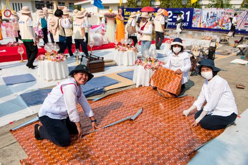 ภาพ No.117131:V.16 เป็นทีม การเตรียมงาน เก็บงาน การรับบุญของเจ้าหน้าที่หน่วยงานต่างๆ เพื่อโครงการธรรมยาตรา กตัญญูบูชามหาปูชนียาจารย์ พระมงคลเทพมุนี (สด จนฺทสโร) พระผู้ปราบมาร อนุสรณ์สถาน 7 แห่ง ปีที่ 12 ระหว่างวันที่ 2 - 31 มกราคม พ.ศ. 2567