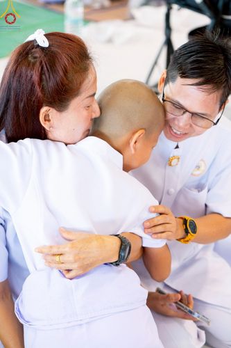 ภาพ No.215130:วันเสาร์ที่ 5 เมษายน พ.ศ. 2568 พิธีเวียนประทักษิณรอบพระมหาธรรมกายเจดีย์  พิธีวันทาเจดีย์ พิธีขอขมาและมอบผ้าไตร ในโครงการบรรพชาสามเณรฟื้นฟูพระพุทธศาสนาทั่วไทย , โครงการหน่อแก้วเปรียญธรรม รุ่นที่ 13 ,  โครงการสามเณรยุวธรรมทายาท รุ่นที่ 33 , โครงการสามเณรมั