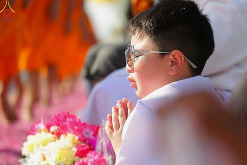 ภาพ No.193437:พิธีต้อนรับพระธรรมยาตรา ณ อนุสรณ์สถาน สถานที่เกิดในเพศสมณะ วัดสองพี่น้อง อำเภอสองพี่น้อง จังหวัดสุพรรณบุรี ในโครงการธรรมยาตรา กตัญญูบูชา มหาปูชนียาจารย์ พระมงคลเทพมุนี(สด จนฺทสโร) พระผู้ปราบมาร อนุสรณ์สถาน 7 แห่ง ปีที่ 13 วันที่ 11 มกราคม พ.ศ. 2568