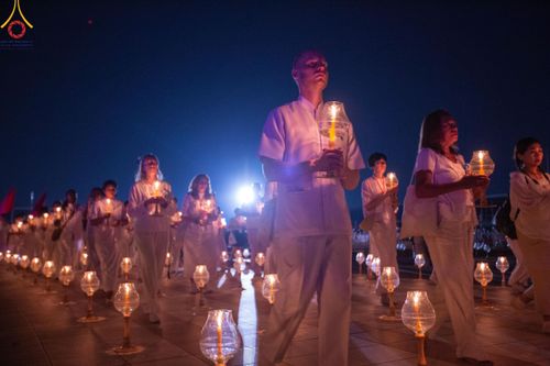 ภาพ No.124935:พิธีเวียนประทักษิณและจุดมาฆประทีป ในวันมาฆบูชา เสาร์ที่ 24 กุมภาพันธ์ พ.ศ. 2567 ณ พระมหาธรรมกายเจดีย์ วัดพระธรรมกาย